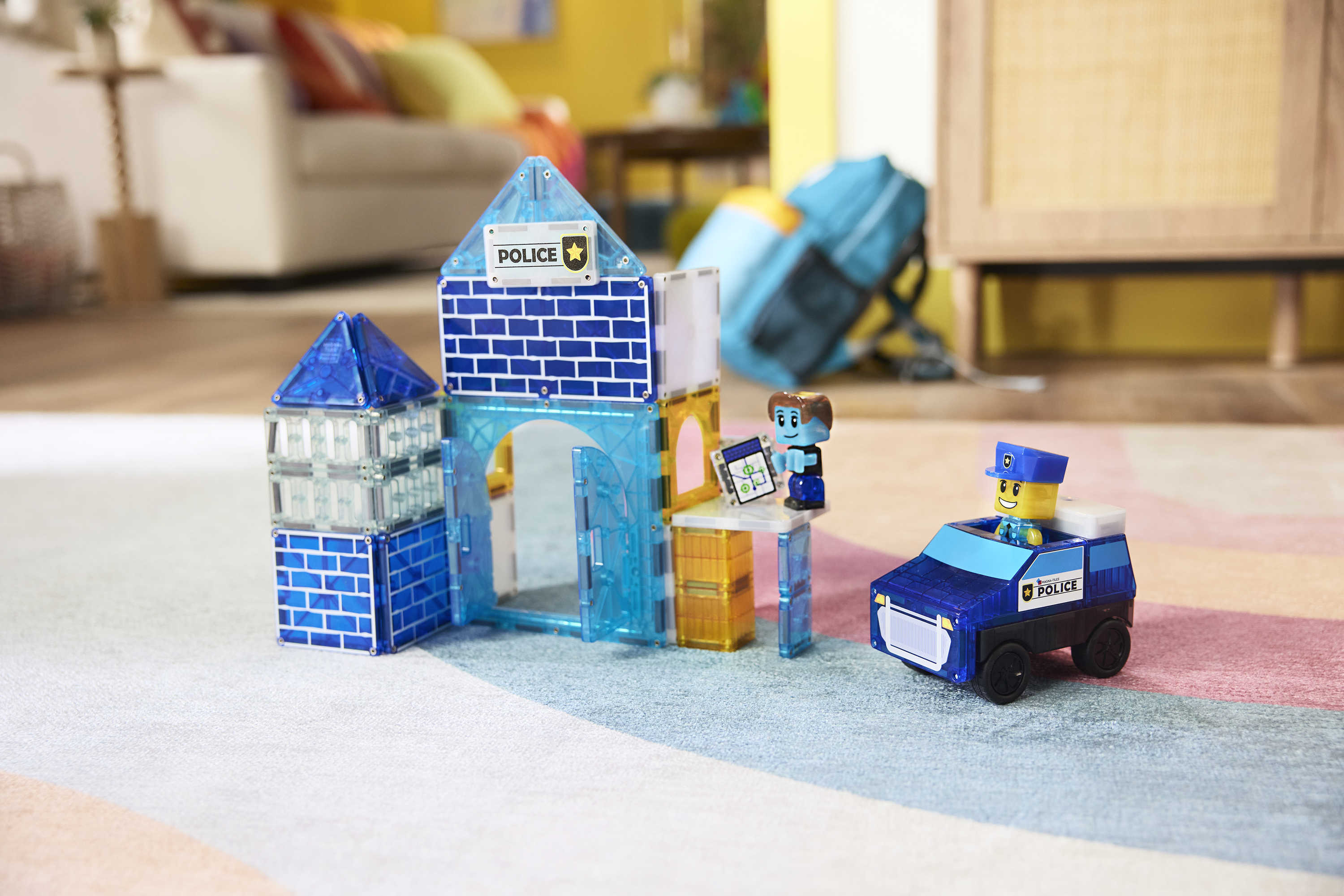 magna-tiles-police-station-35-teiliges-set-magnetisches-fahrzeug-konstruktionssp image 3