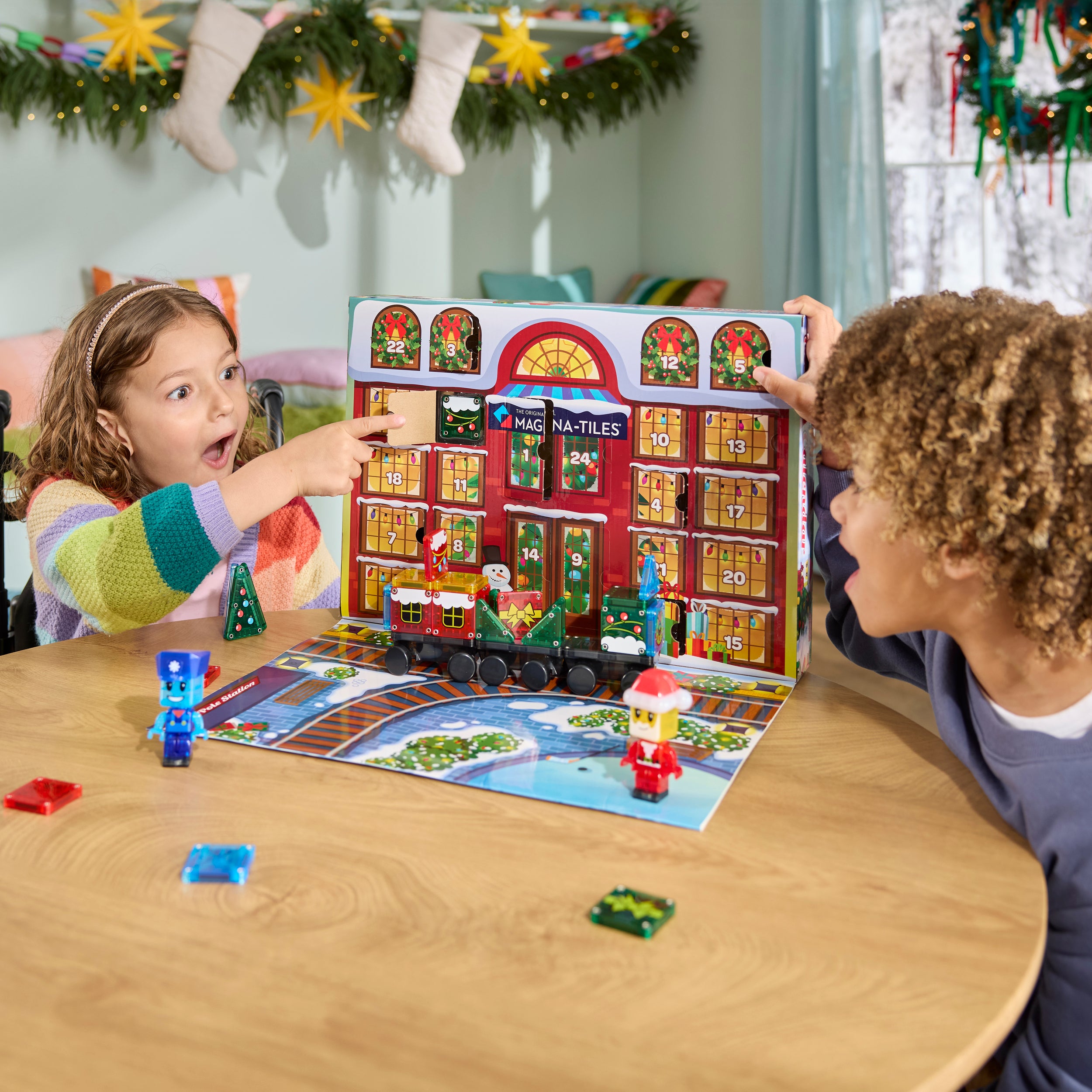 magna-tiles-micromags-adventskalender-34-teiliges-magnet-bauset-zug image 2